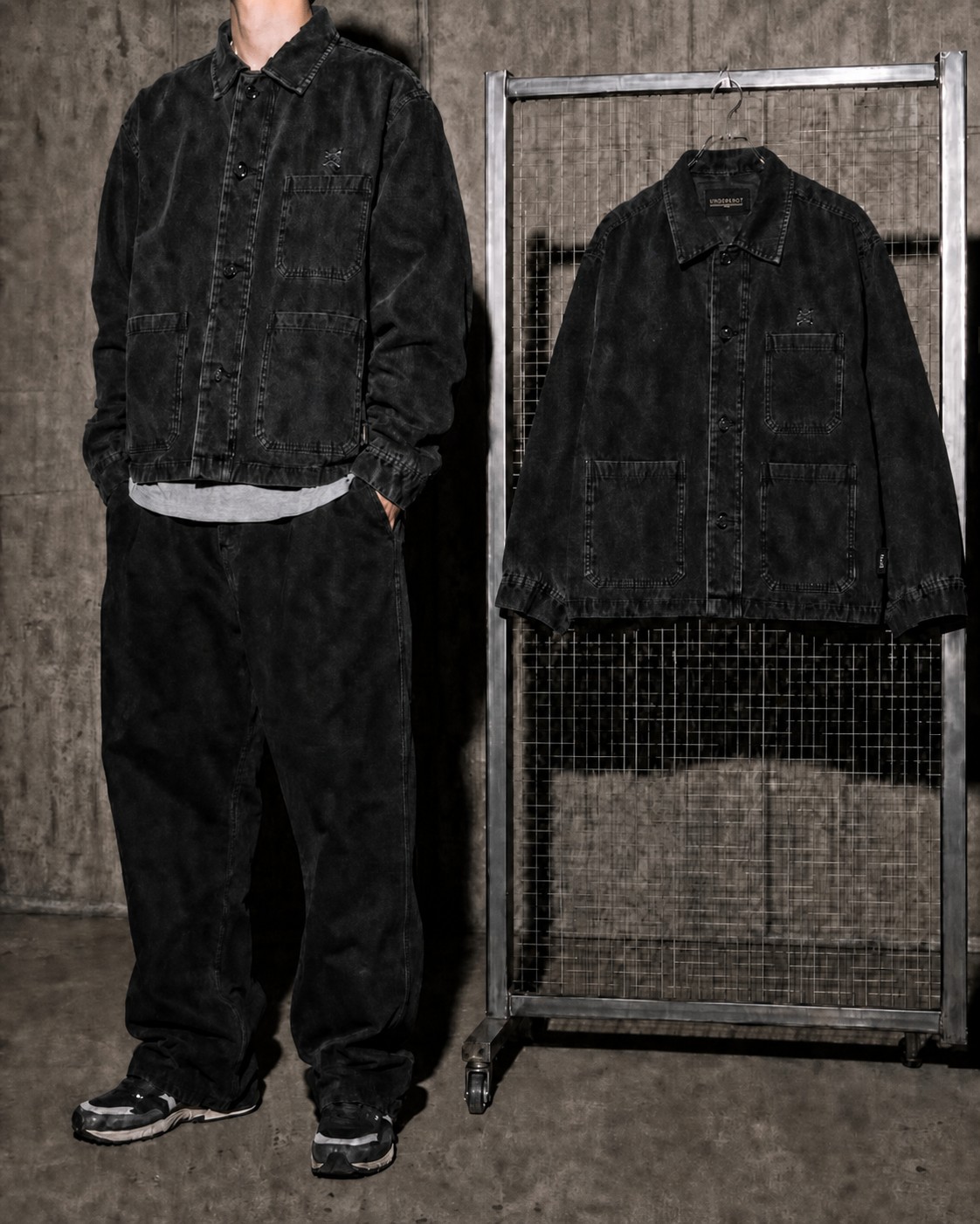 UNDERKNOT WASHED CHORE JACKET의 얼굴을 드러내지 않은 모델 착용 콘셉트와 제품 플랫 이미지. 실제 제품의 디테일은 달라질 수 있습니다
