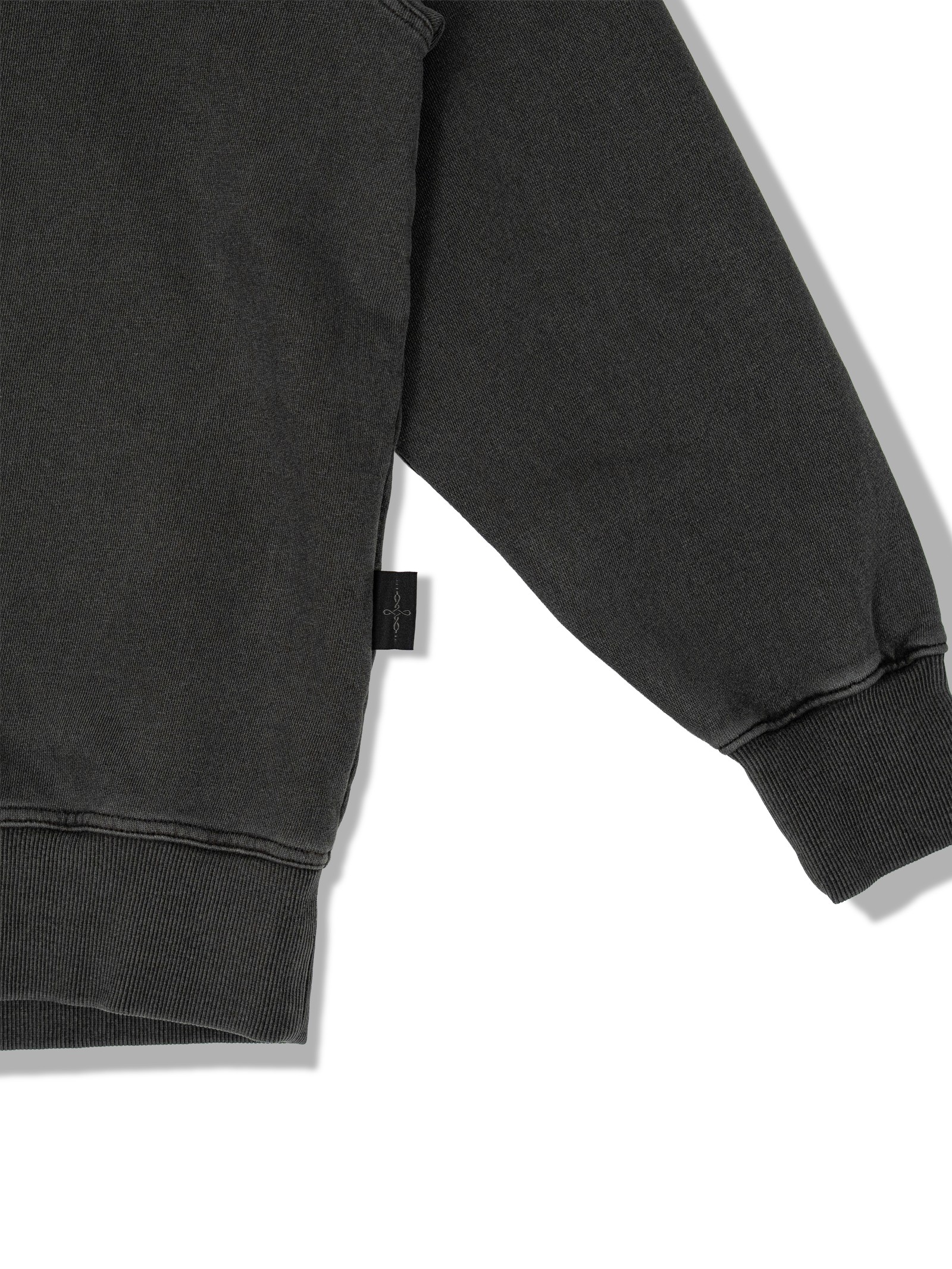 WASHED CHARCOAL PIGMENT FADE SWEATSHIRT 실물 촬영 · 사이드심 태그 확대