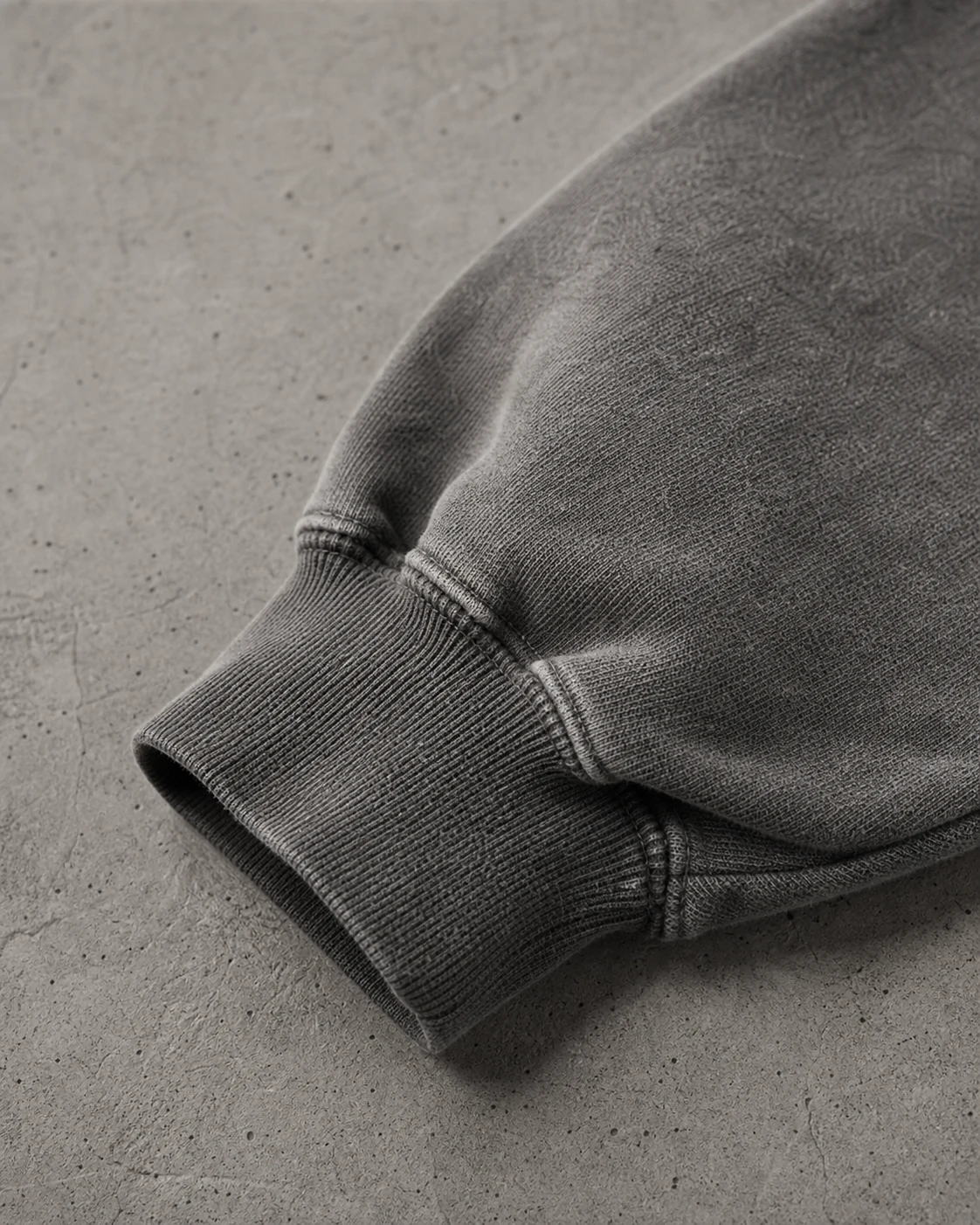 PIGMENT FADE SWEATSHIRT 소매 립 마감 디지털 디테일